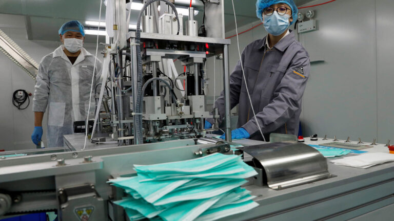 Vláda schválila přechodné zrušení DPH pro respirátory