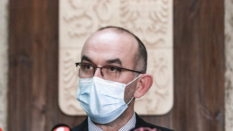 Vláda žádá Sněmovnu o prodloužení nouzového stavu do 16. března