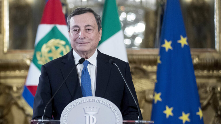 Bývalý šéf ECB Mario Draghi sestavil novou italskou vládu