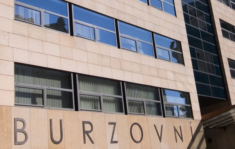 Pražská burza dnes ztrácela, oslabil hlavně Avast