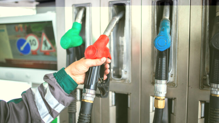 Paliva v Česku od minulého týdne o haléře zdražila