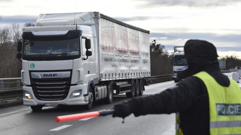 Policie chce mít víc dálničních hlídek, nabrat plánuje sedm stovek lidí