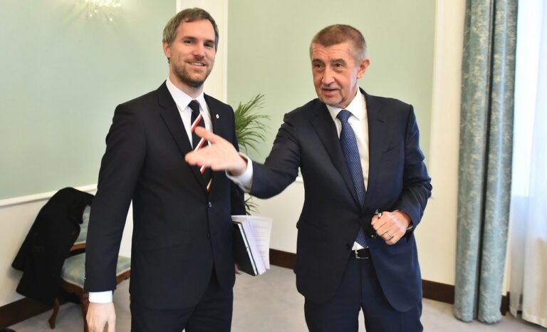 Hřib a Babiš se střetli kvůli počtům nevyočkovaných vakcín