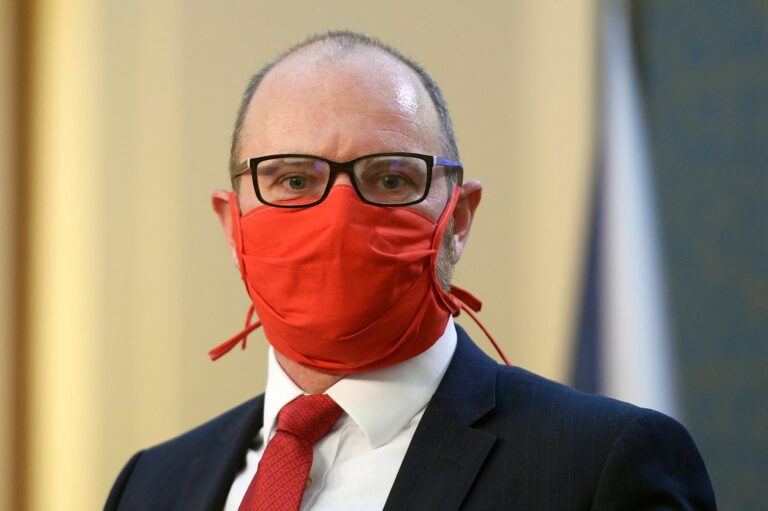 Plaga věří v otvírání škol od 12. dubna, Zeman by byl opatrnější