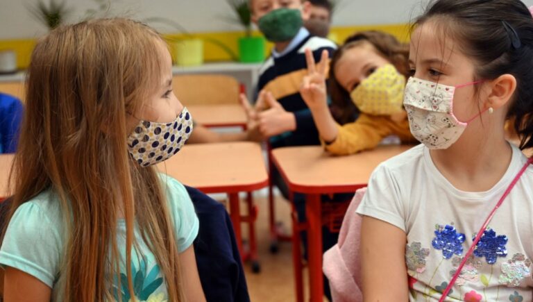 Školy na Děčínsku se v pondělí možná neotevřou