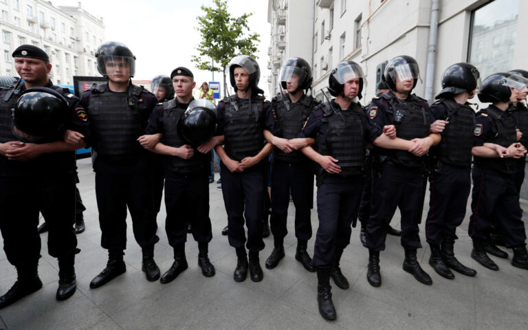 Ruská policie pozatýkala účastníky opozičního setkání v Moskvě