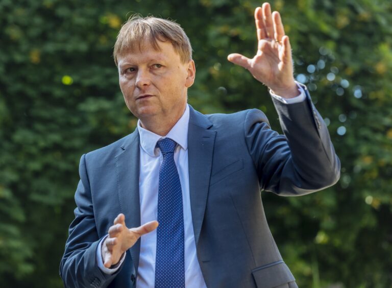 Čísla jsou špatná, i když děti nechodí do školy, tím to není, soudí šéf Všeobecné fakultní nemocnice Feltl