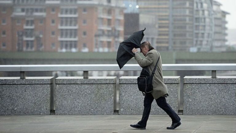 Po sobotním větru jsou bez proudu domácnosti na Kladensku