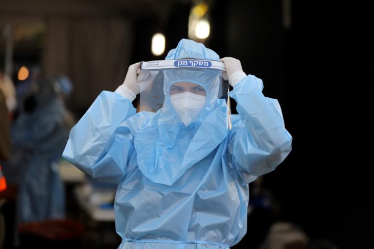 Nárůst případů covidu dál klesá, počty očkovaných jsou rekordní