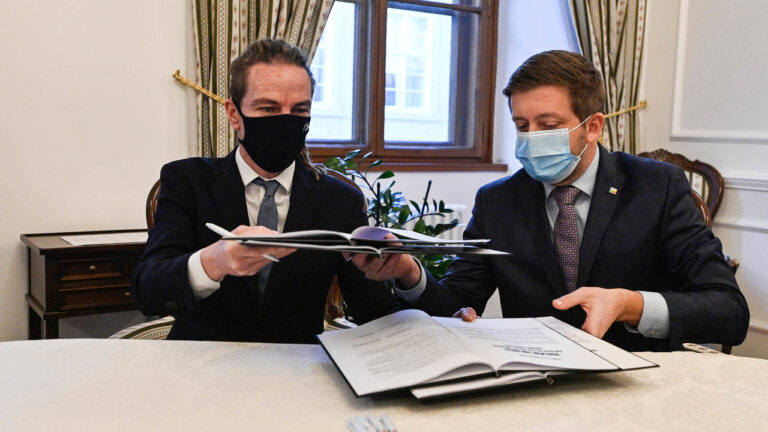 S politickou situací je podle Kantaru spokojeno rekordně málo lidí