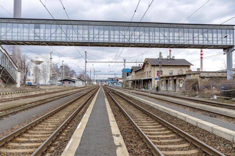 Vlaky z Prahy do Brna a Olomouce omezí několik velkých výluk