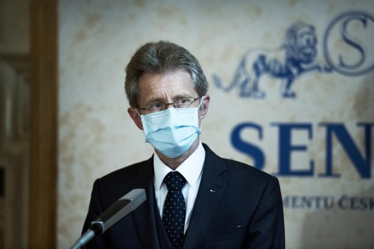 Část senátorů si chce stěžovat na přijetí pandemického zákona