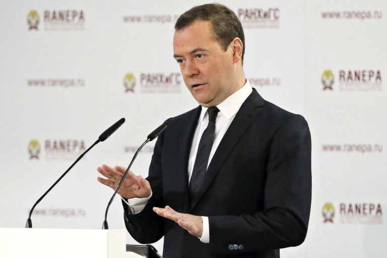 Medveděv: Pokud se Ukrajina pokusí získat Krym, nadejde pro ni soudný den