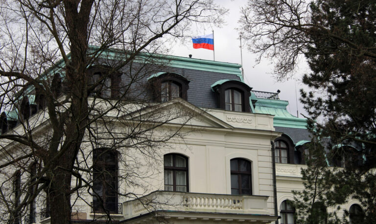 Podle ruských agentur byl v Praze na žádost Ukrajiny zadržen Rus spjatý s Krymem