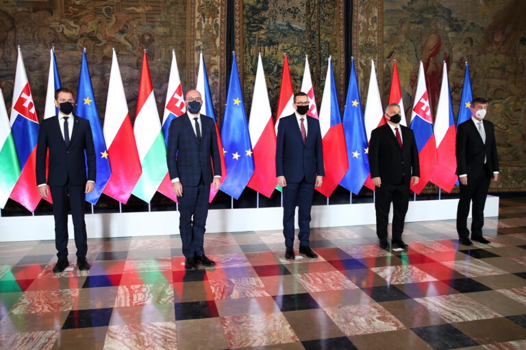Premiéři V4 vyjádřili solidaritu s Českem