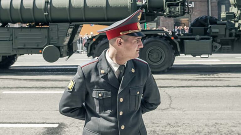 Kreml: Rusko bude mít armádu u hranic s Ukrajinou tak dlouho, jak uzná za vhodné