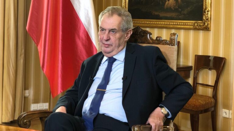 Zeman se omluvil za bombardování Jugoslávie, Srby požádal o odpuštění
