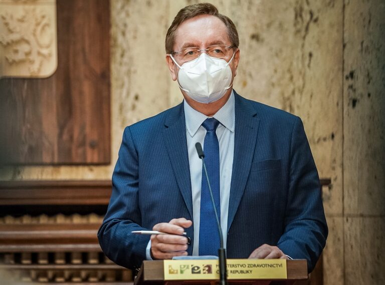 Arenberger: Motivací k očkování mladších bude cestování, od června by se mohlo dostat na lidi nad 16 let