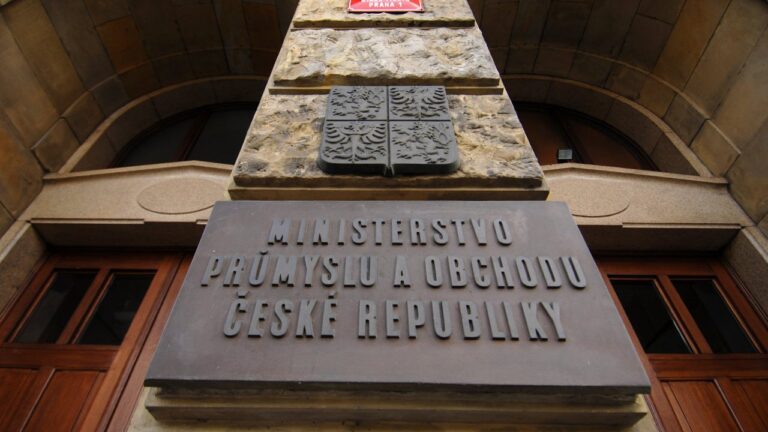 Podnikatelé mohou ode dneška žádat o podporu z programu COVID Nepokryté náklady