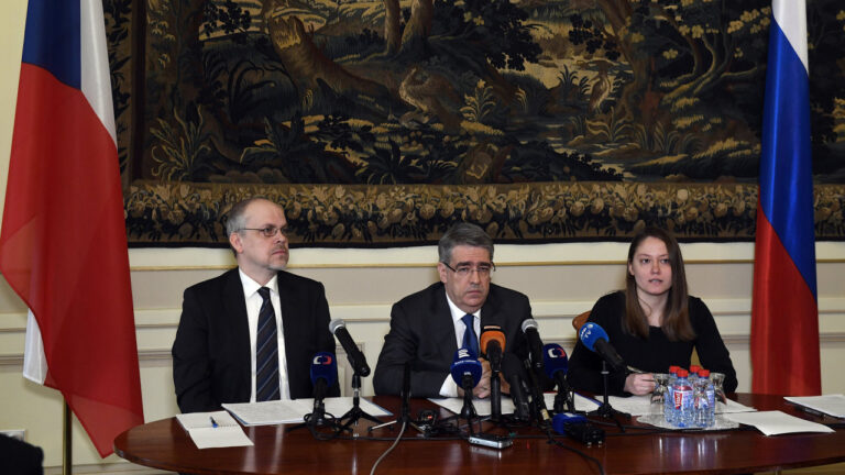 Česká republika vyšle dalších 70 zaměstnanců ruského velvyslanectví, diplomatická situace je na pokraji katastrofy