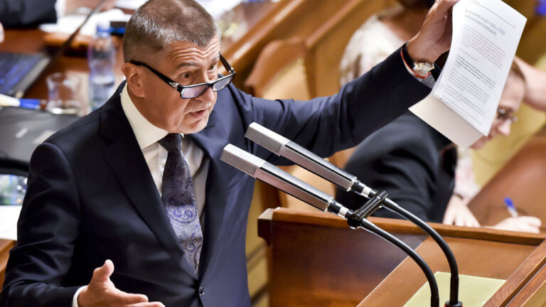 Babiš nepožádal o důvěru Sněmovny, Spolu oznámí další kroky v úterý