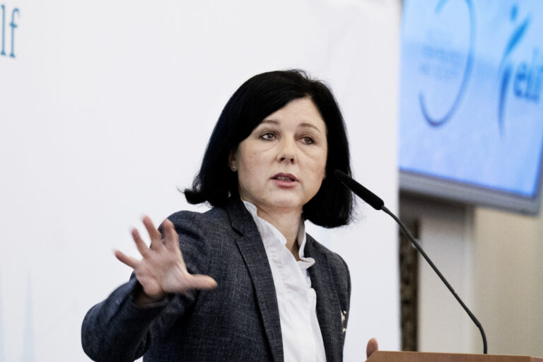 Odveta za sankce. Jourová, šéf Evropského parlamentu a šest činitelů ze zemí EU nesmí do Ruska