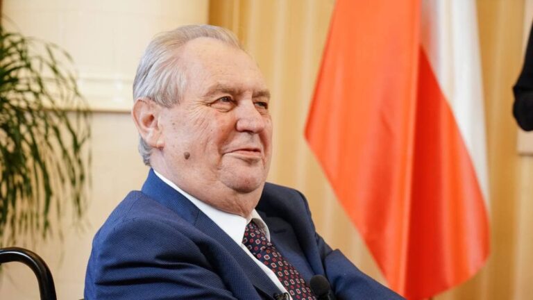 „Pojďme bez hysterií a spekulací.“ Co se vlastně Zeman snažil říct?