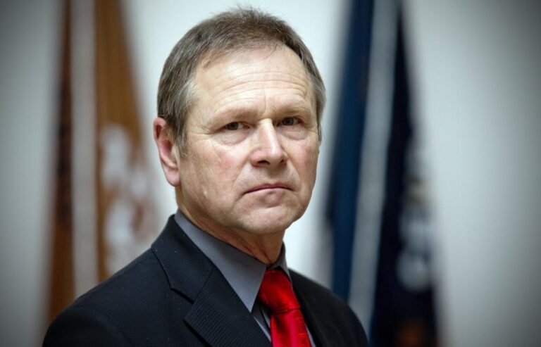 Exšéf generálního štábu: ‚Rusko nemá jiné mechanismy než násilí.‘ Opozice žádá další kroky