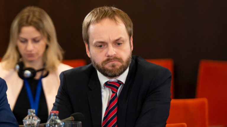 Ministr Kulhánek dal velvyslanci Ruska ultimátum. Požaduje návrat Čechů na ambasádu v Moskvě