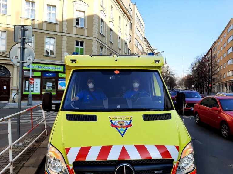 ‚Starají se jen několik desítek minut.‘ Extra odměny záchranářům Blatný odmítá, za podzim bonus nebude