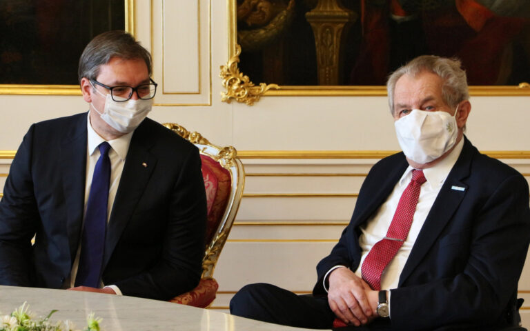 Prezidenti si vyměnili státní vyznamenání, Vučić dostal Řád bílého lva