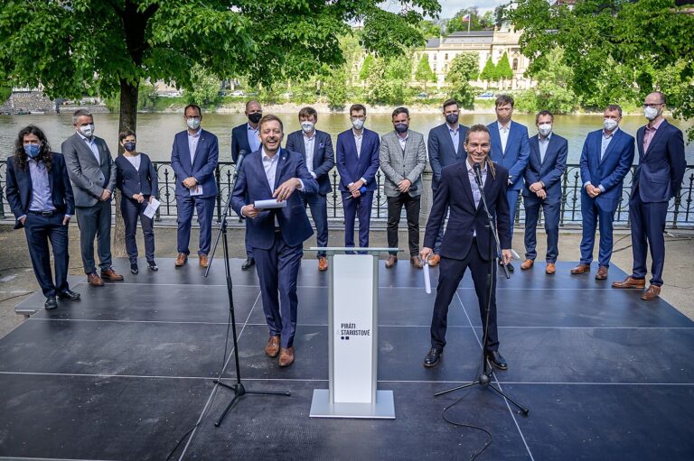 Piráti měli loni jako jediná z vládních stran přebytkové hospodaření