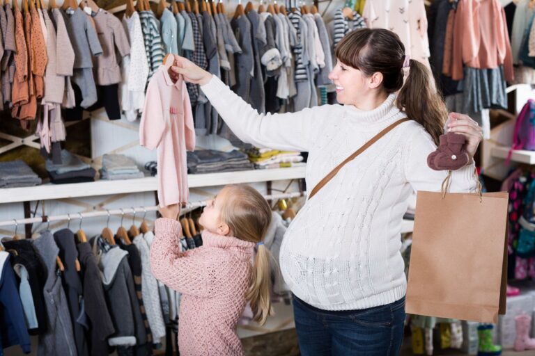 Dnes se opět otevřou všechny obchody a další provozovny služeb