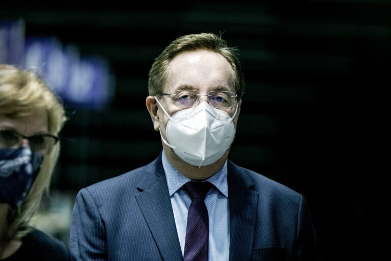 Arenberger pronajímal vlastní budovu nemocnici, kterou vedl. Získal tak kolem šesti milionů korun