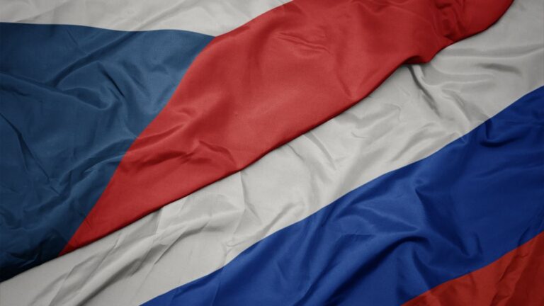 Rusové se mstí. Uštědřili Česku diplomatickou facku. Ale slabší, než se čekalo