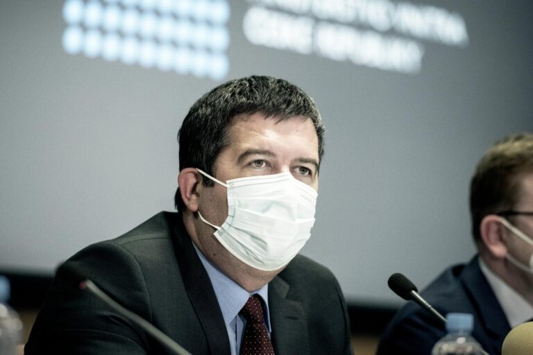 Hamáčkova cesta do Moskvy? Obrana mu zajistila letadlo, storno přišlo krátce před oznámením Vrbětic