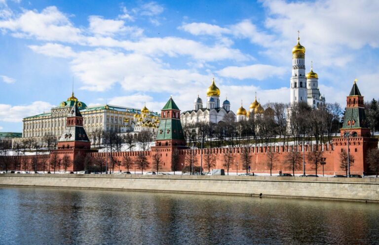 Česko a Spojené státy americké. Rusko sestavilo nový seznam nepřátelských zemí, má pouze dvě položky