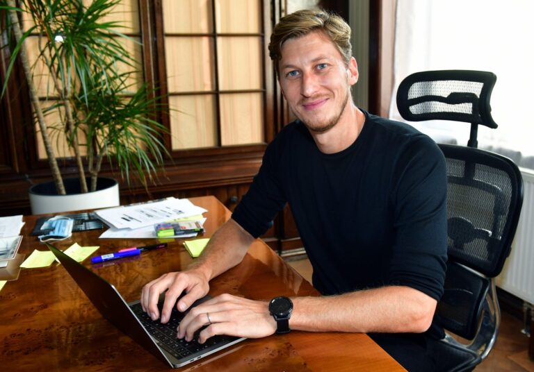 Kdo je nový šéf ‚Hniličkova úřadu‘? Trenér českých pozemních hokejistek, politik i funkcionář