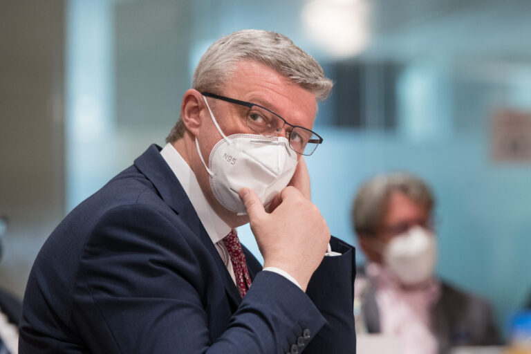 Havlíček: Plán na podzimní vlnu? Když bude zle, máme jedno opatření v rukávu