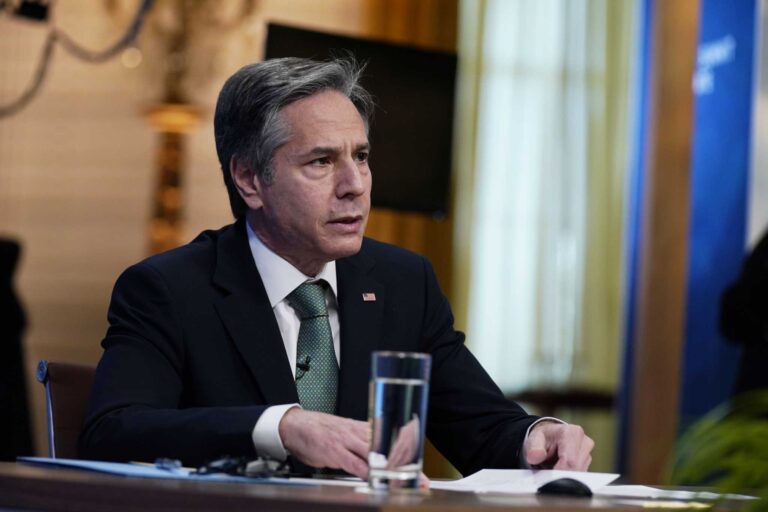 Na Ukrajinu míří šéf americké diplomacie, ve středu se setká se Zelenským