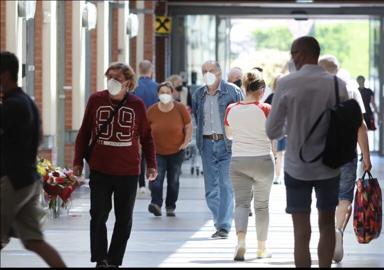 Čekání na vakcínu se prodlužuje. Podívejte se, kde je fronta nejdelší