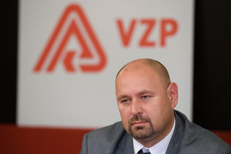 Chystá se výměna šéfa zdravotní pojišťovny. Nastoupit má Vojtěchův člověk