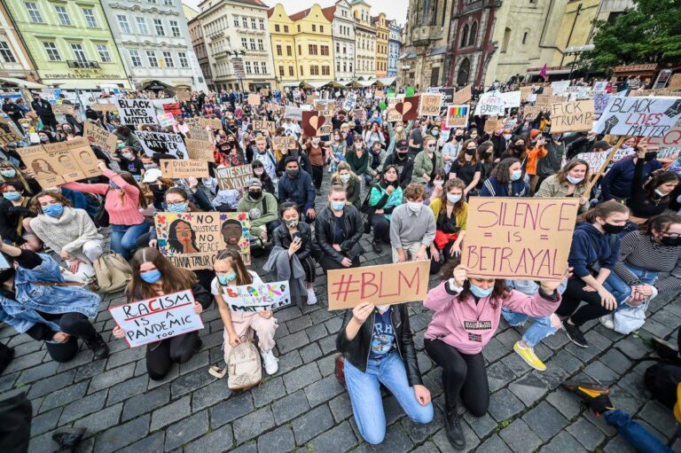 Vražda Ázerbájdžánce v Ruské federaci, může se situace opakovat jako v USA s Georgem Floydem?