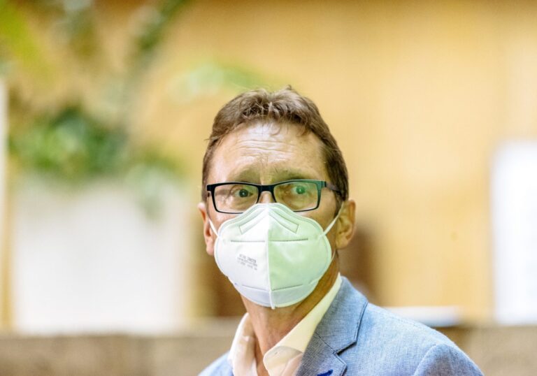 Šéf vakcinologů Chlíbek: Očkování dětí posílí rodinnou imunitu. Vakcíny jsou bezpečné i pro ně