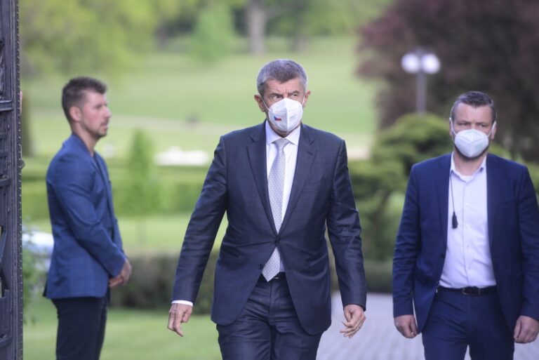 Zeman podpořil pokračování vlády, řekl v Lánech Babiš. Na hlasování o nedůvěře prezident nedorazí