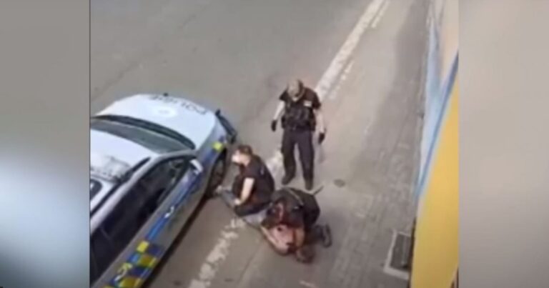 Po zásahu policie v Teplicích zemřel mladý muž. Podle pitvy smrt způsobilo předávkování