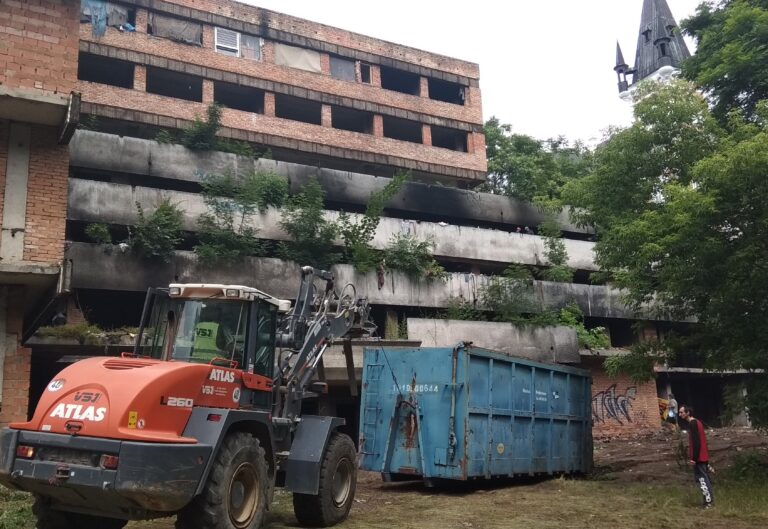 Podnikatel Třešňák zboural ruinu v Teplicích bez povolení úřadů. Hrozí mu pokuta