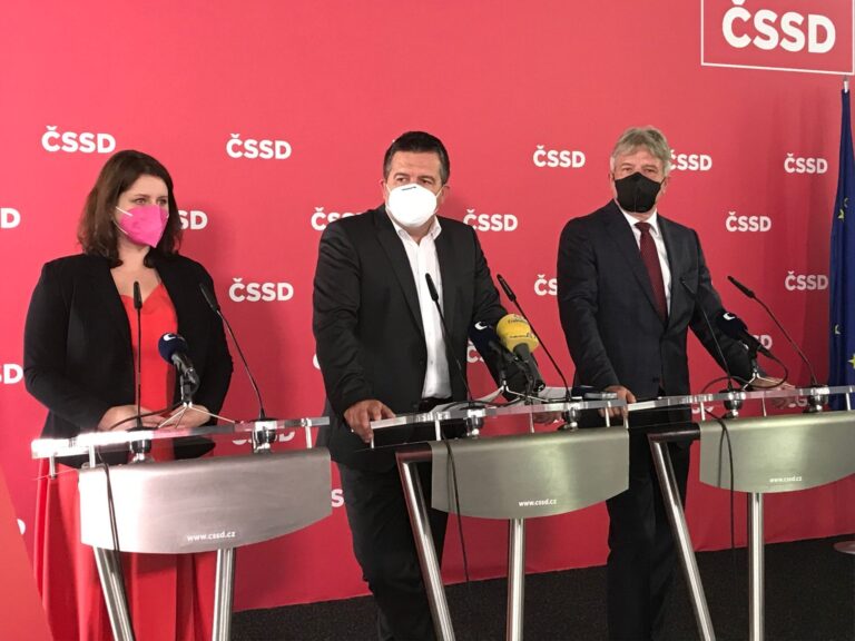 Daň z obřích majetků či konec daňových výjimek. ČSSD představila lídry voleb