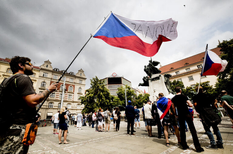 Sto lidí v Praze protestovalo proti očkování dětí. To je ale dobrovolné