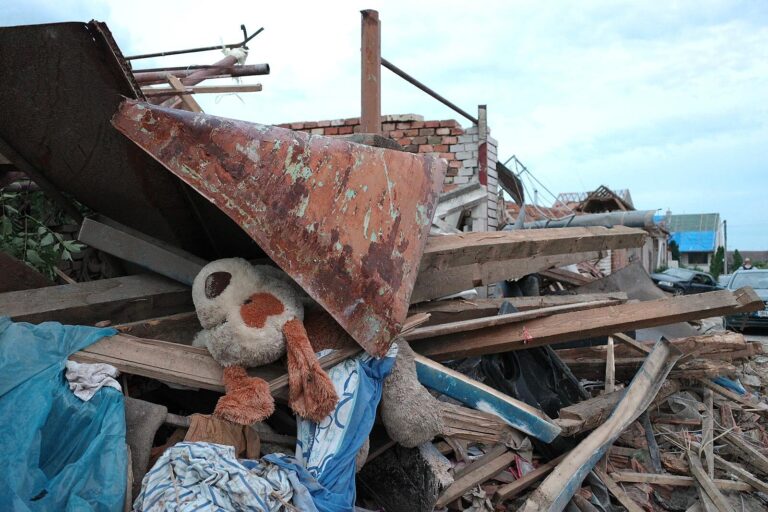 Až 300 rodin z poničených obcí může přijít o peníze ze sbírek, kvůli exekuci